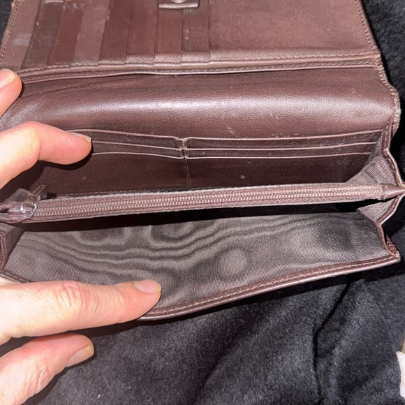 Women’s or Men’s Chocolate Vintage Gucci Long Wallet. So many pockets and 7/10 - Picture 10 of 17